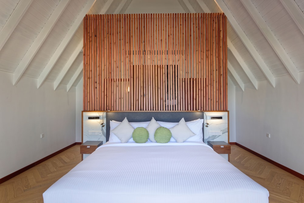 OUTRIGGER Maldives Maafushivaru Resort 15/50