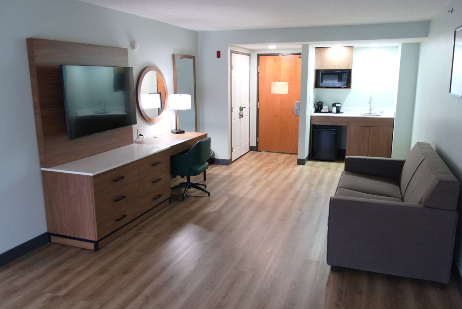 Wingate by Wyndham Vienna Parkersburg 36/48