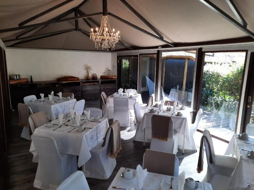 Outlook Lodge OR Tambo 30/35