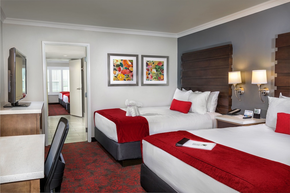 2 BEDROOMS, SUPERIOR, SUITE, MULTIPLE BEDS, 2 BATHROOMS