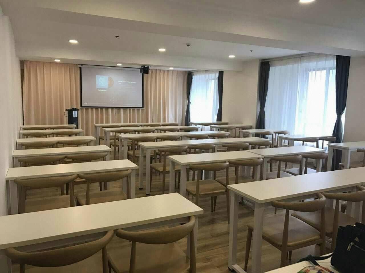 Erwan Hotel (Chuhe Hanjie) 20/25