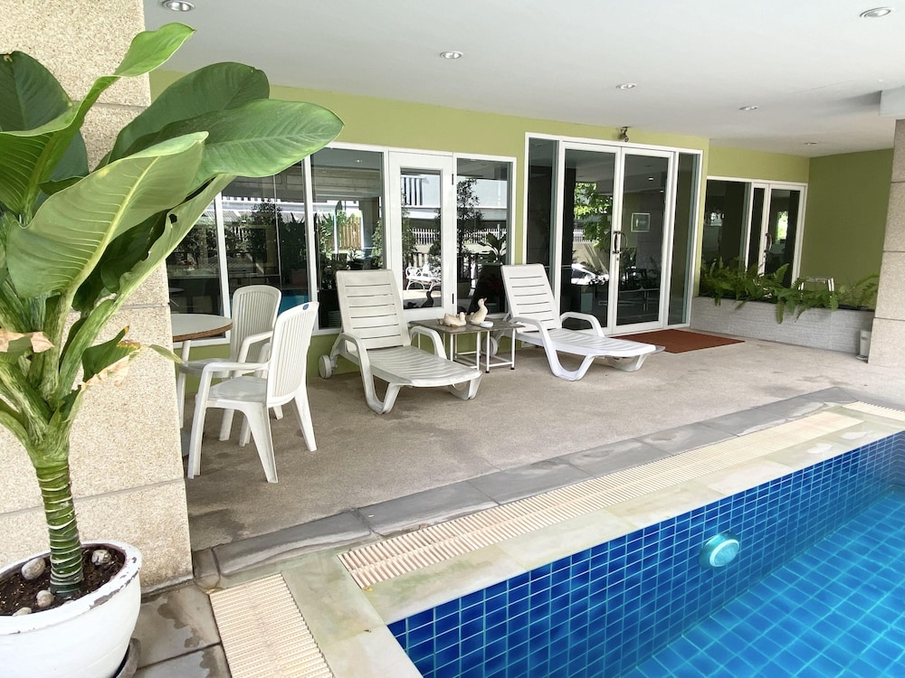 14 Place Sukhumvit Suites 26/66