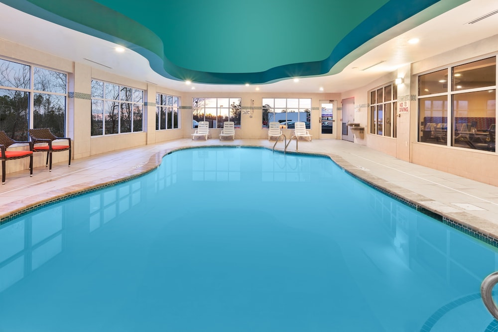 Holiday Inn Express Suites Southport Oak Island Area 3/58
