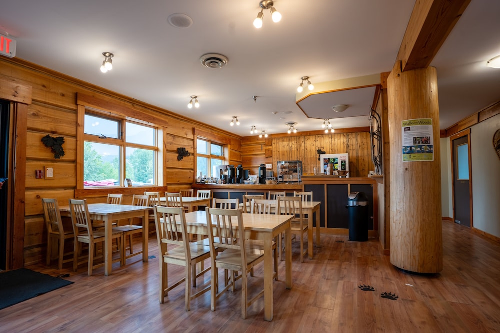Basecamp Lodge Golden 56/62
