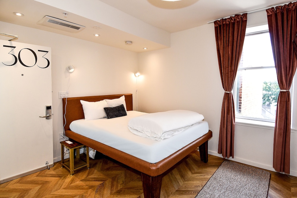Highroad Hostel Dc 12/48