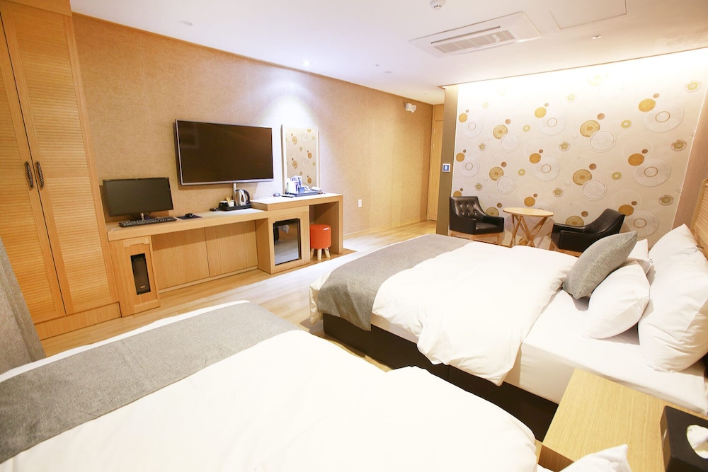 Hotel Golden Hill 34/65