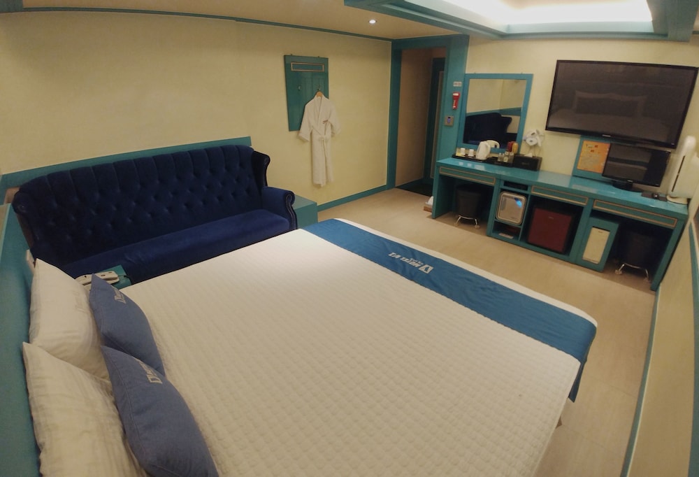 V1 Motel 15/79