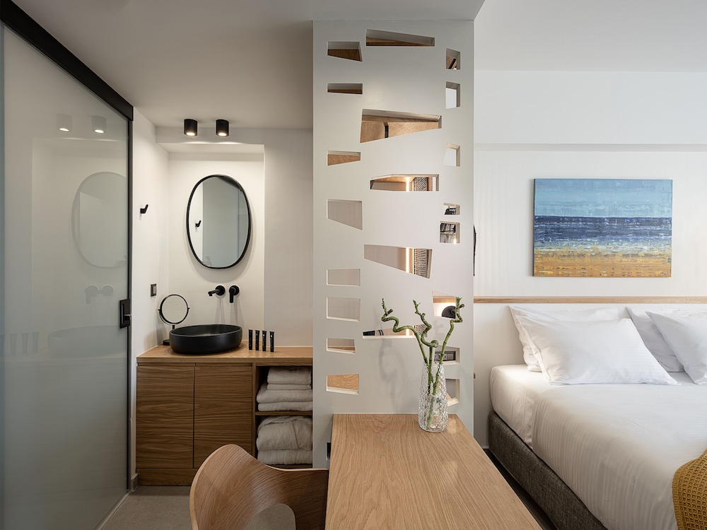 Calla Luxury Seafront Suites 14/50