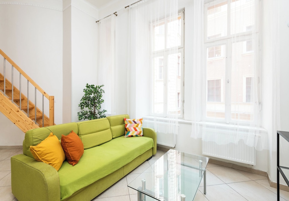 Hybernska Apartments 36/50