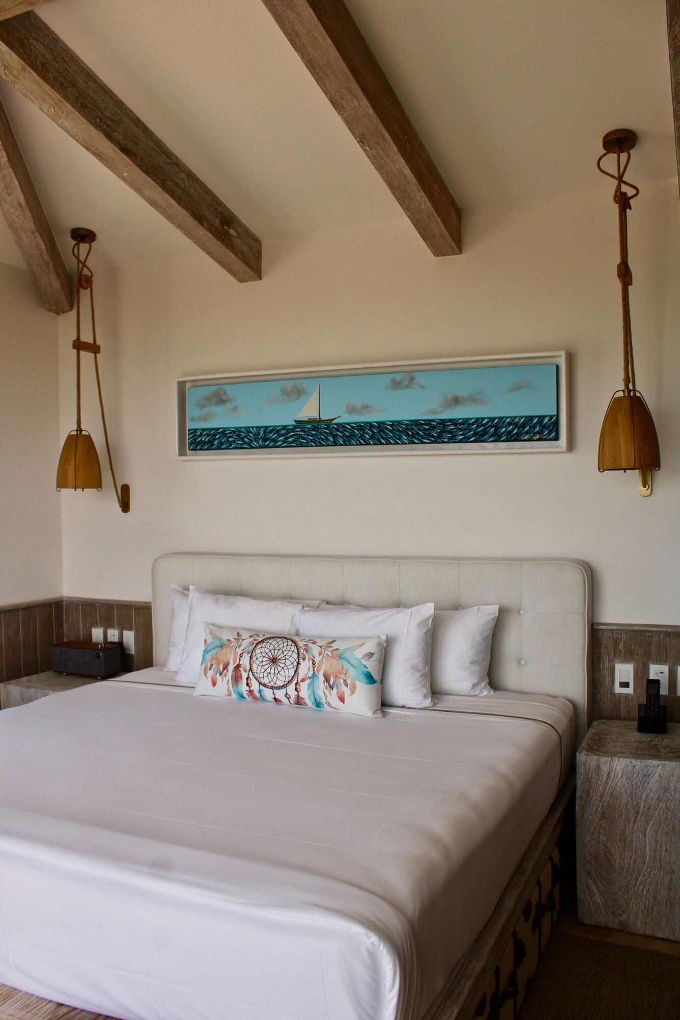 Royal Ocean View Barefoot Suite
