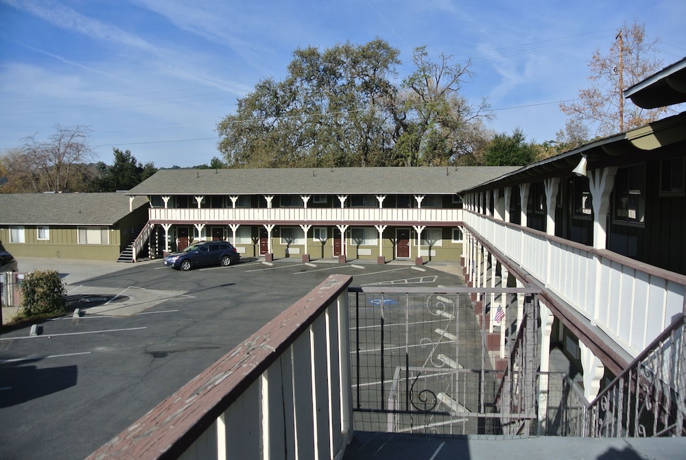 Vino Inn & Suites (ex Rancho Tee Motel) 1/63