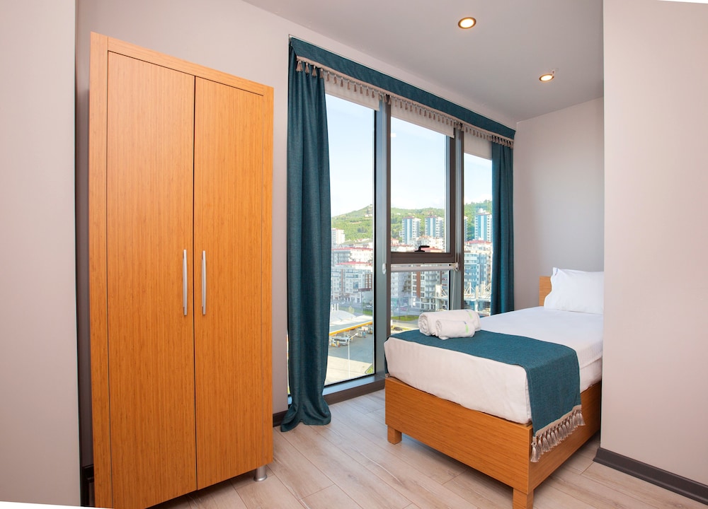 Marina Green Suite Hotel 19/41