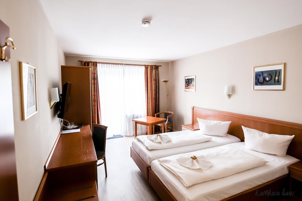 DELUXE, DOUBLE OR TWIN BED, TERRACE, GARDEN AREA