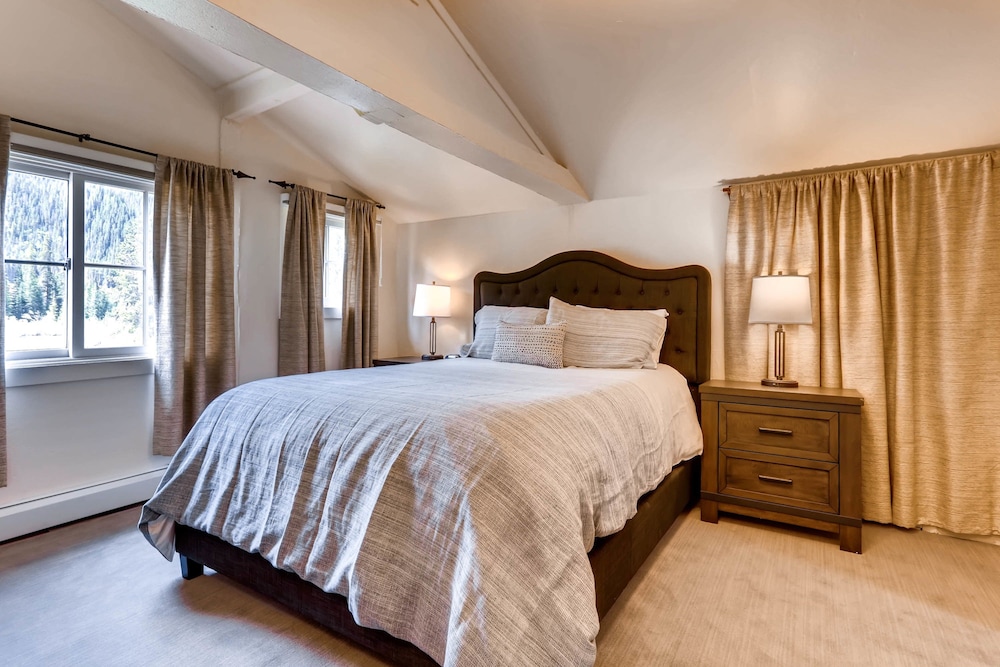Petite, Suite, Queen and Twin Beds، Ski Tip Lodge 5/9