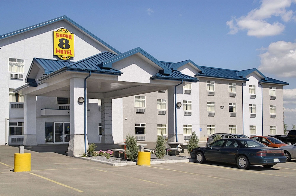 Super 8 Fort Saskatchewan 21/23