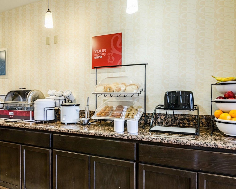 Comfort Inn & Suites Lawrence - University Area 40/49