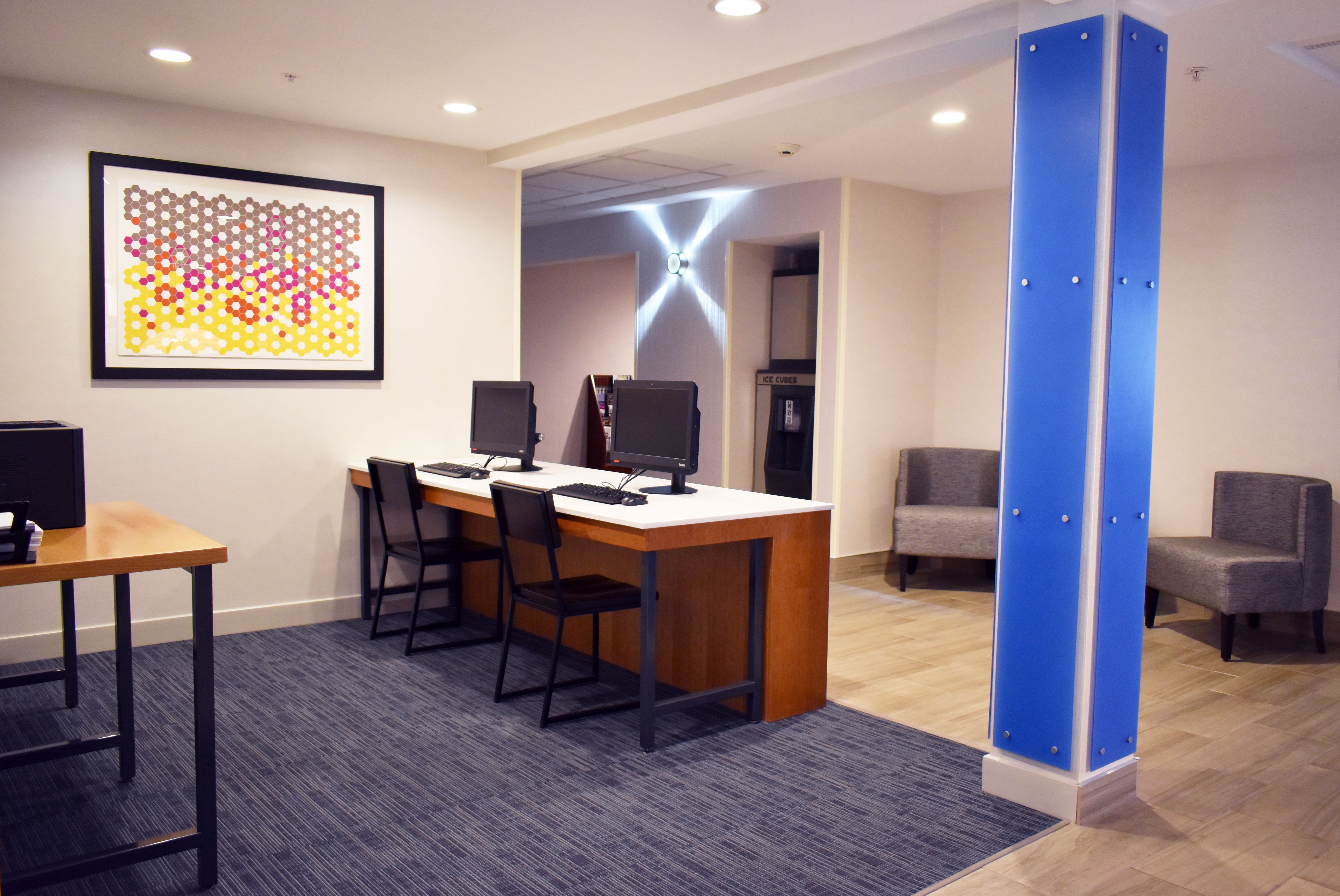 Holiday Inn Express Hotel And Suites Albany 47/52