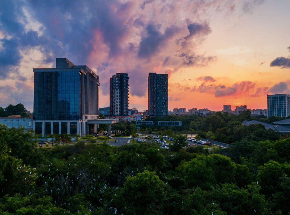 HUALUXE YANGJIANG CITY CENTER 1/79