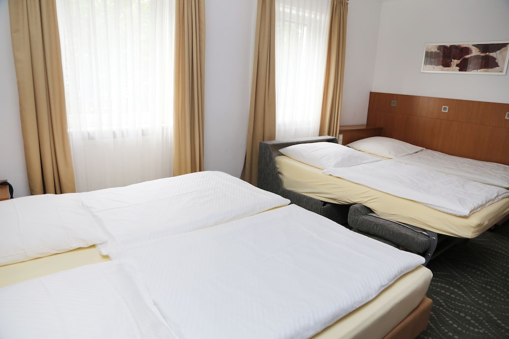 HOTEL LINDLEINSMUHLE 28/61