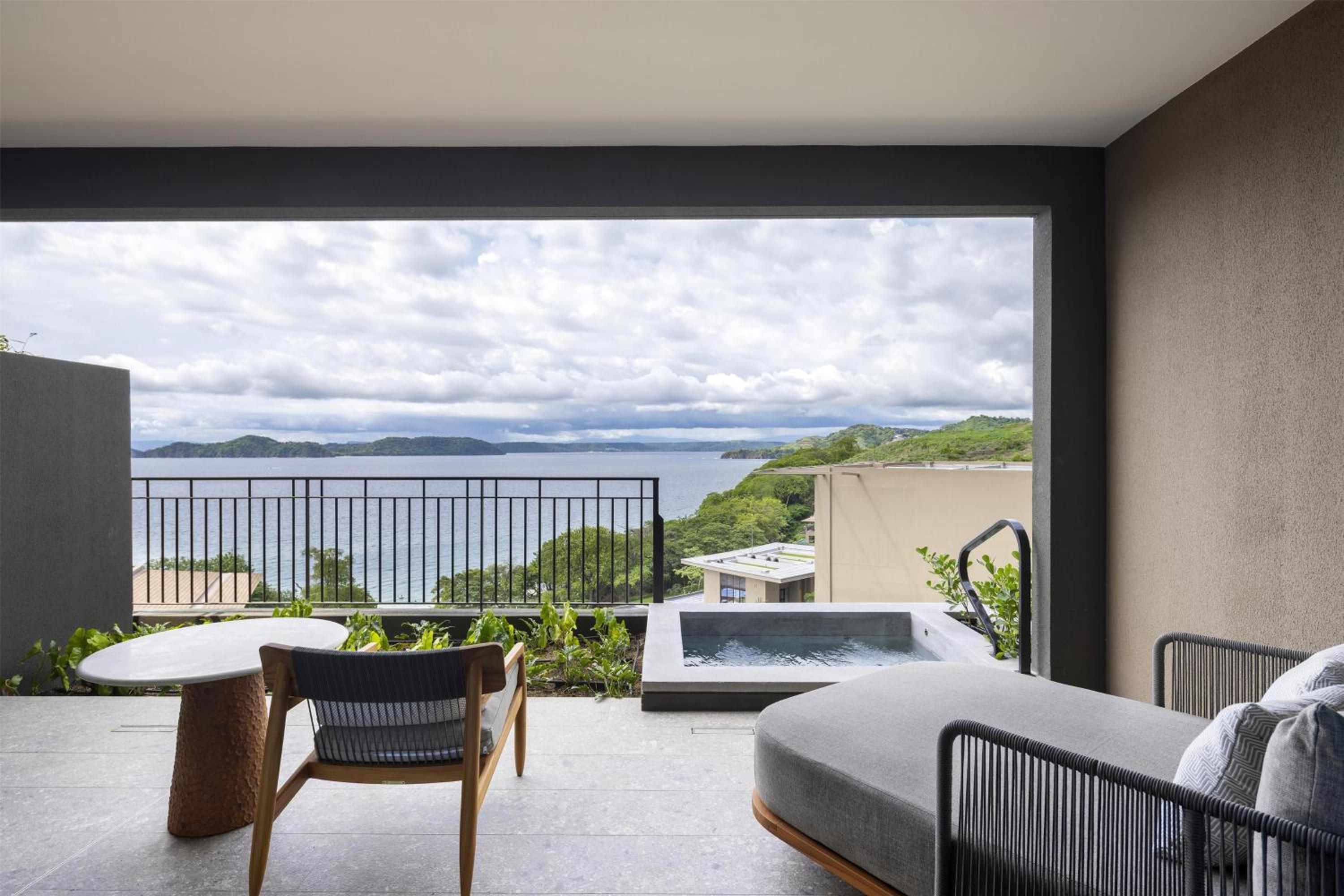 Room, King Bed, Ocean and Plunge View, Plunge Pool