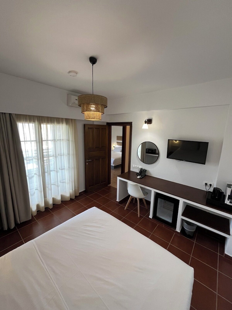 2 Bedrooms, Family, Double Bed, Garden or Sea View