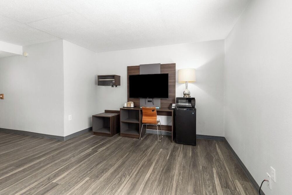 Motel6 Grand Rapids, MI - Northeast 43/49