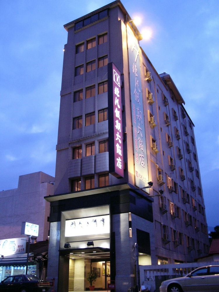 Unique Holiday Hotel 3/32