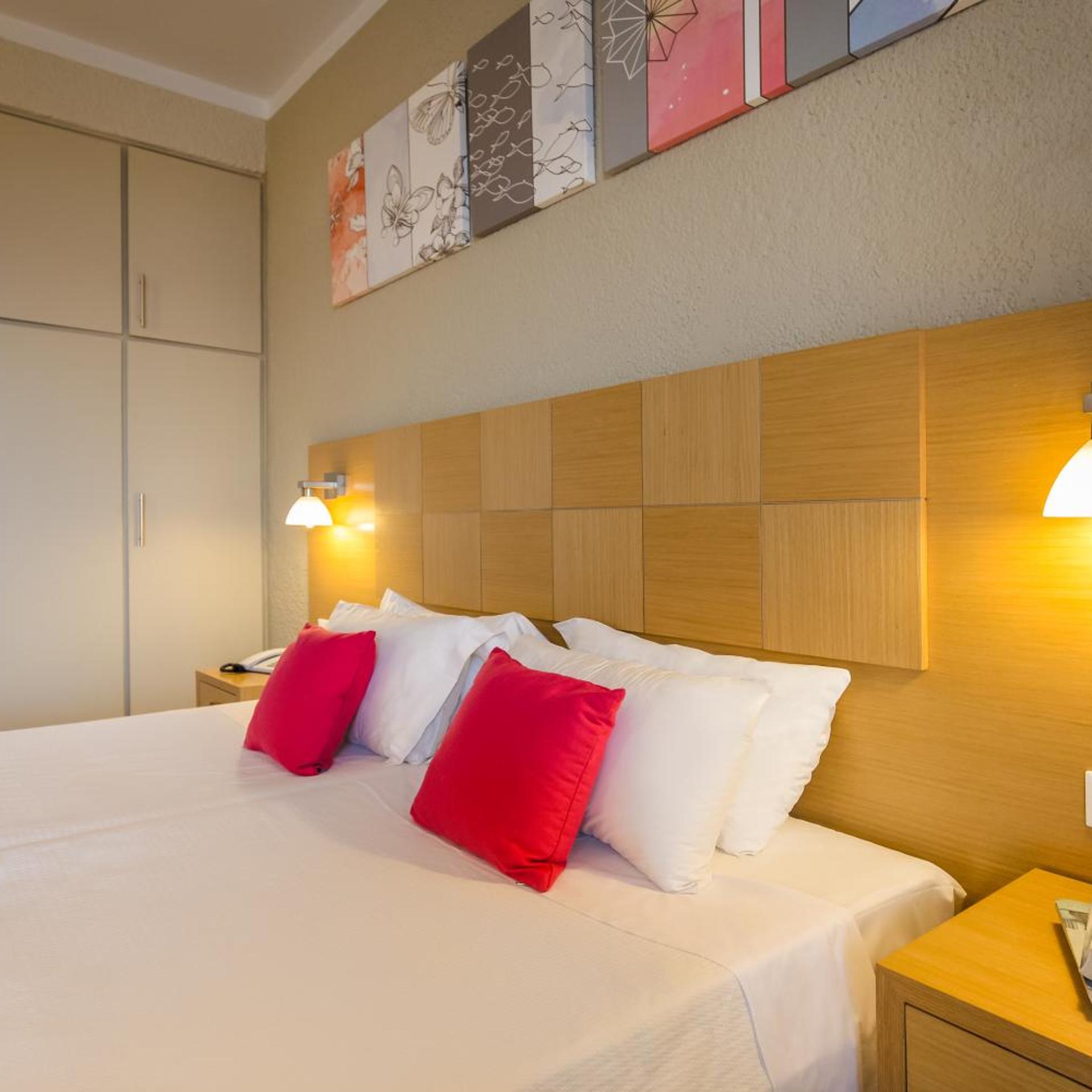 Albatros Hotel 16/54
