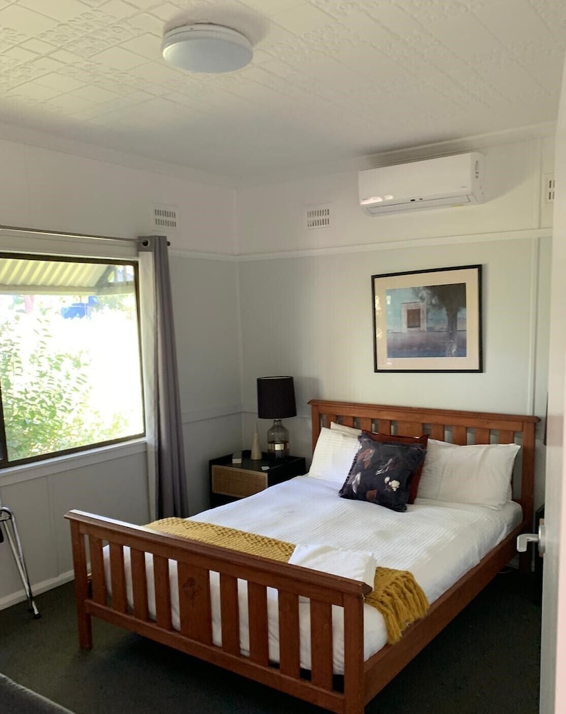 3 Bedrooms, Cottage, Double and Twin Beds