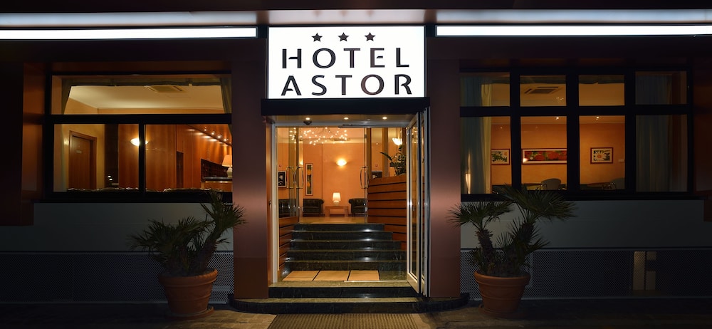 Hotel Astor 3/42