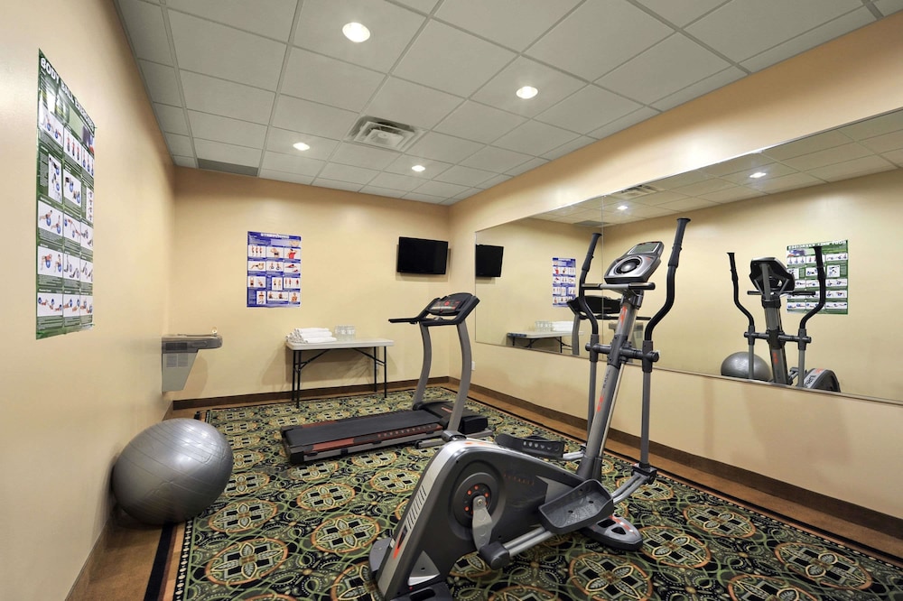 Days Inn By Wyndham Brampton 11/18