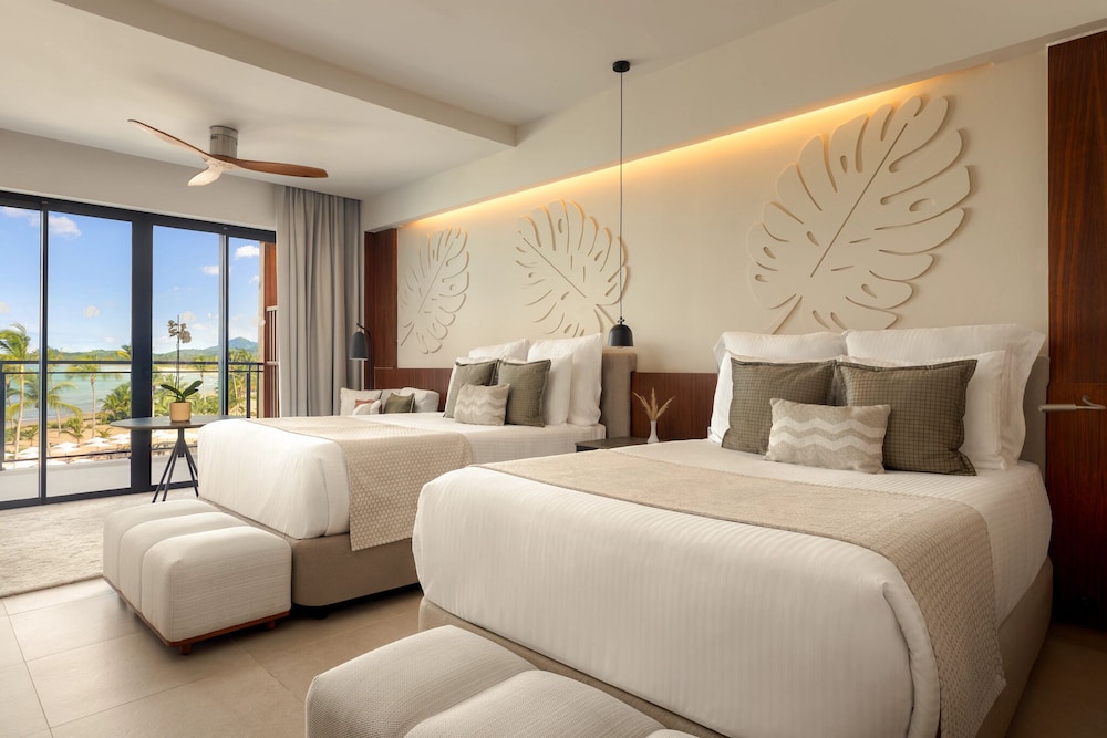 Preferred Club, Junior Suite, 2 Double Beds, Partial Ocean View