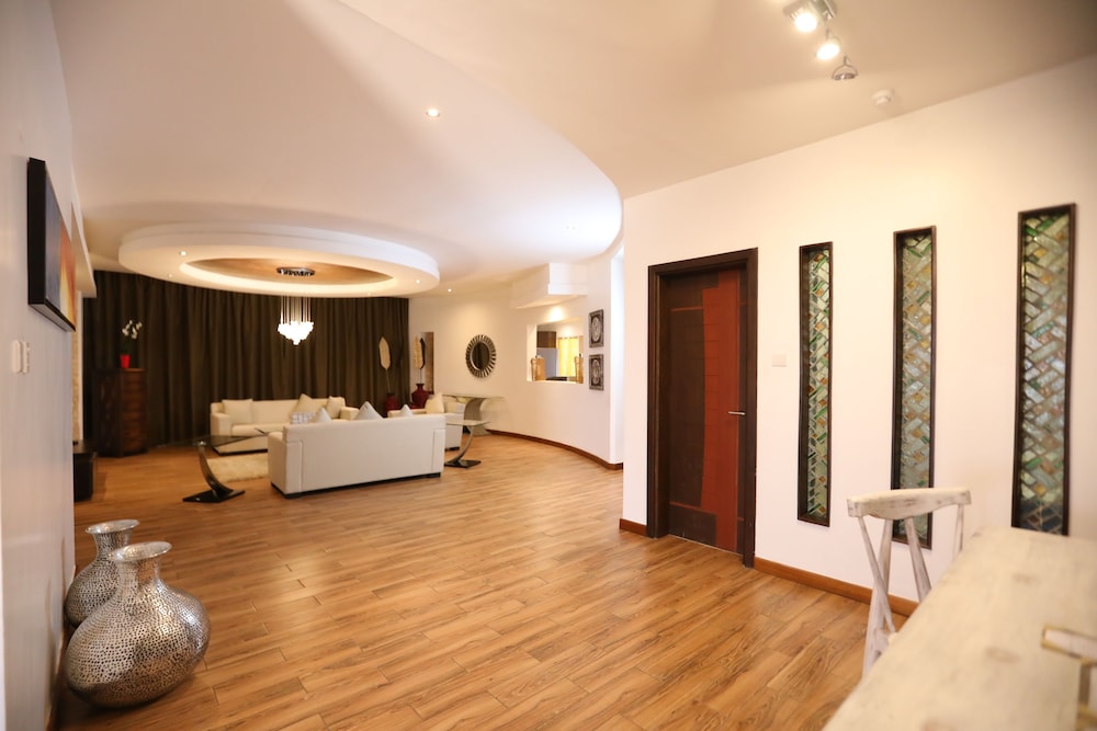 Bidwood Suite Hotel 25/50