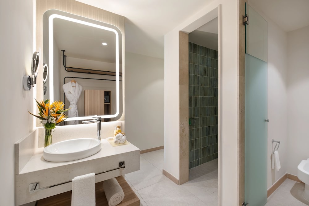 Preferred Club, Premium, Suite, King Bed, Garden View, Sofa، Dreams Royal Beach (former Now Larimar) 2/2