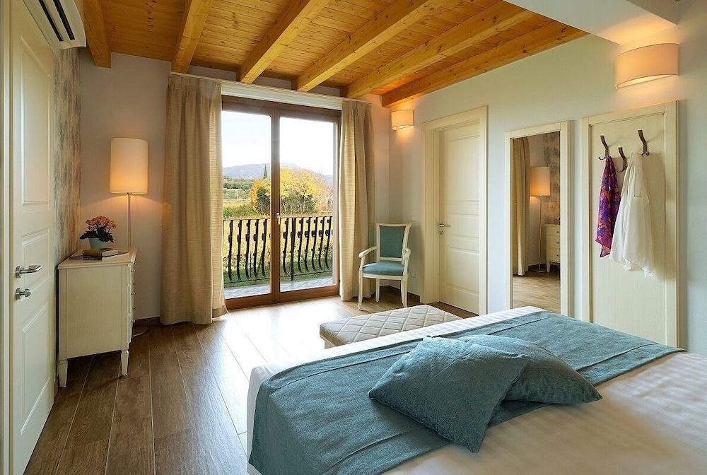 Honeymoon, Suite, King Bed, Vineyard View, Sofa