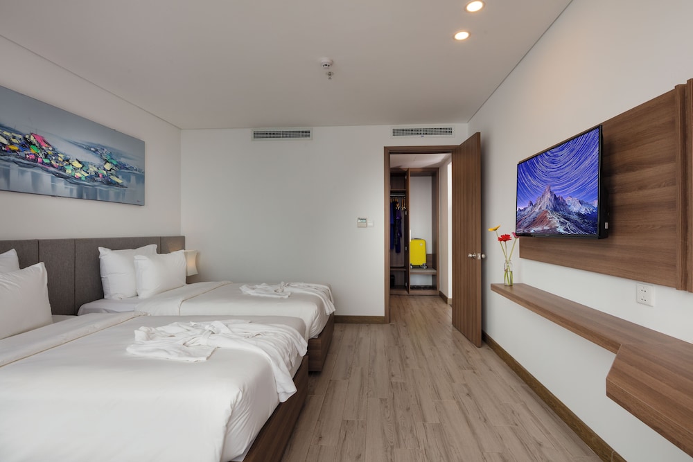 PREMIER, DOUBLE OR TWIN BED