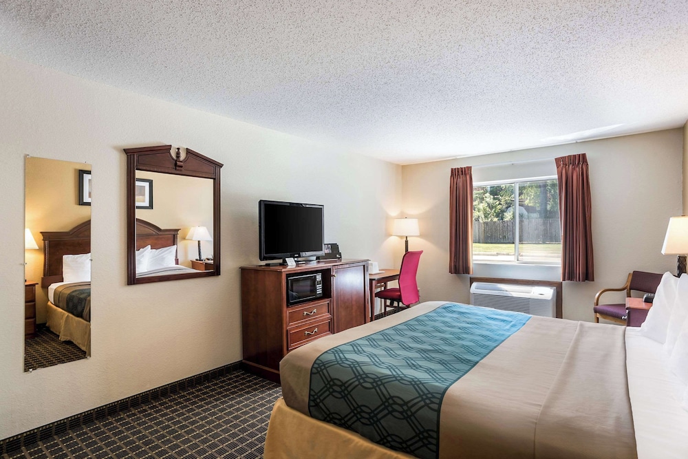 ROOM, KING BED