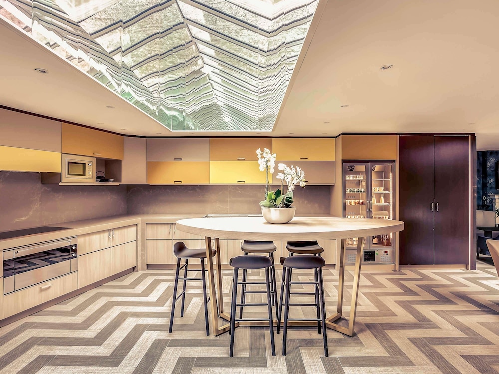 Mercure Paris Arc de Triomphe Etoile 57/72