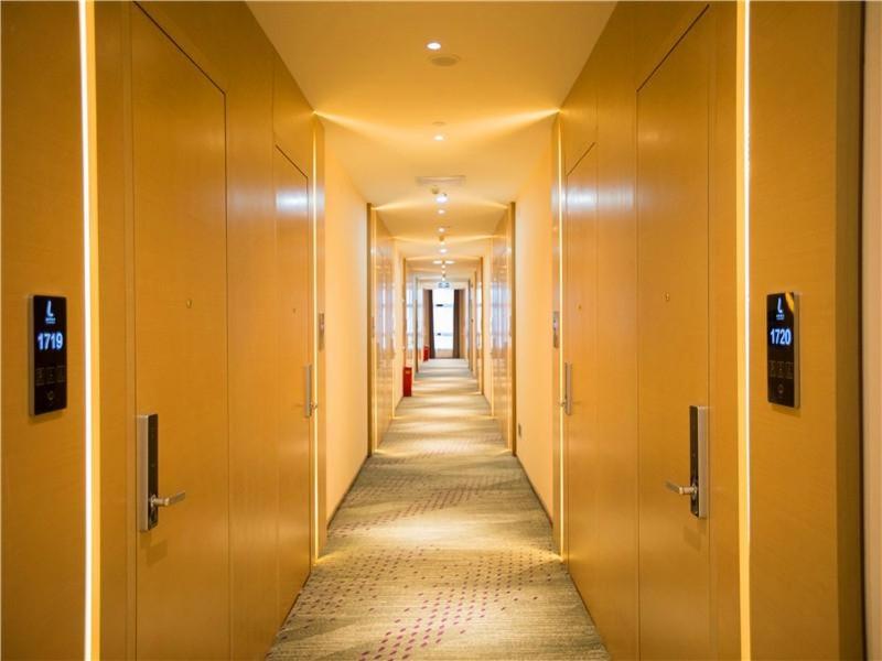 IU Hotel (Nanchang West Railway Station Square) 26/38