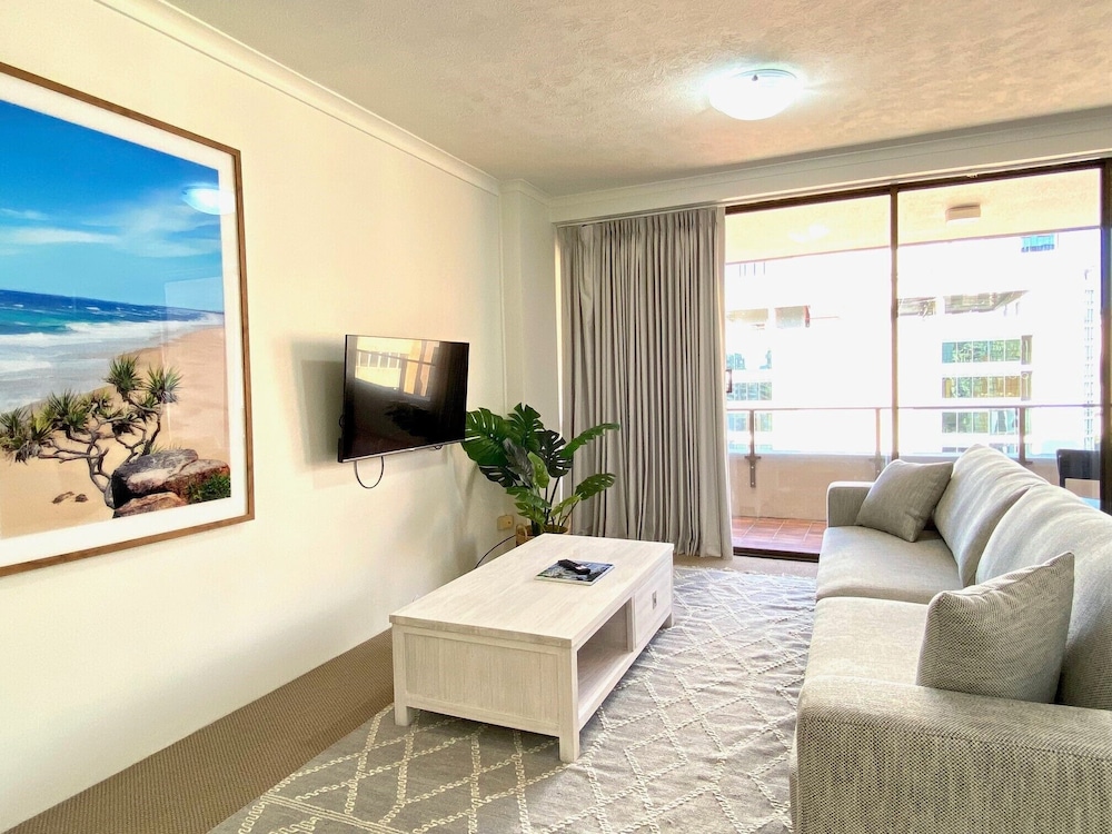 Astor Apartments 24/50