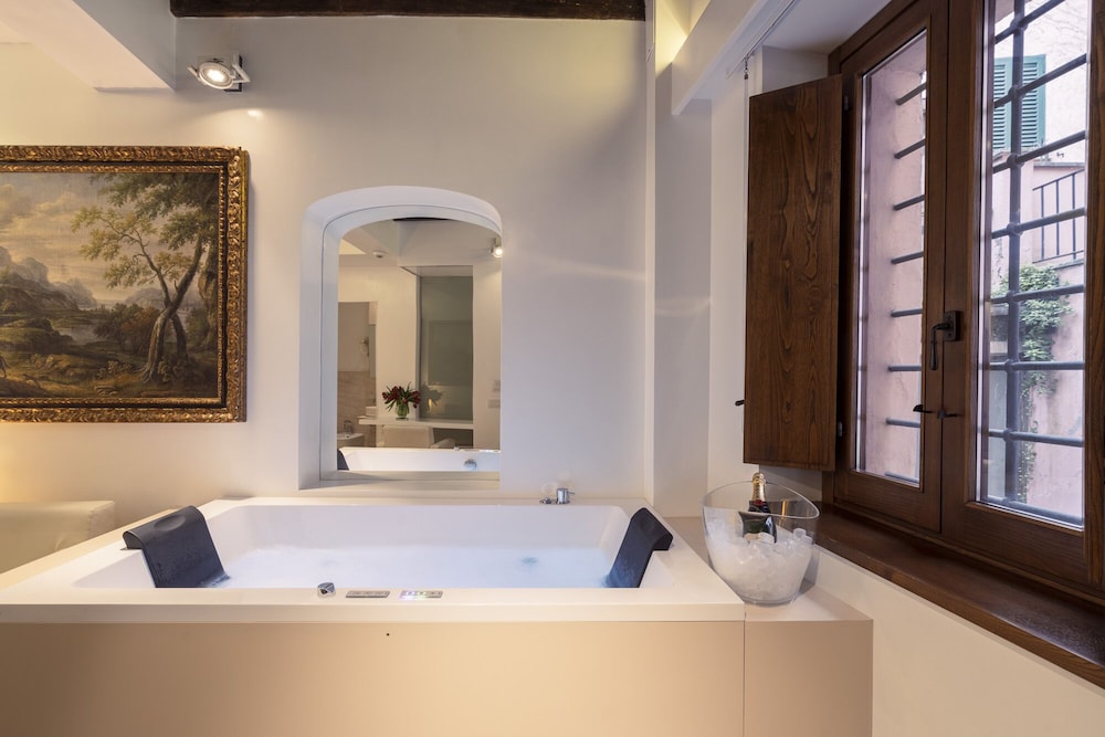 GIGLI D'ORO SUITE 32/33