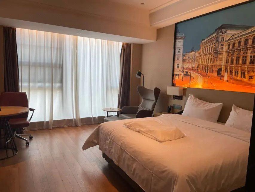 Room, Queen Bed