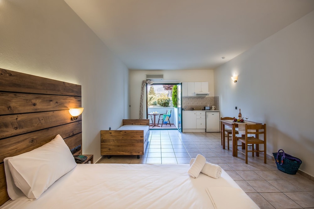 Dias Hotel and Apartments 6/50
