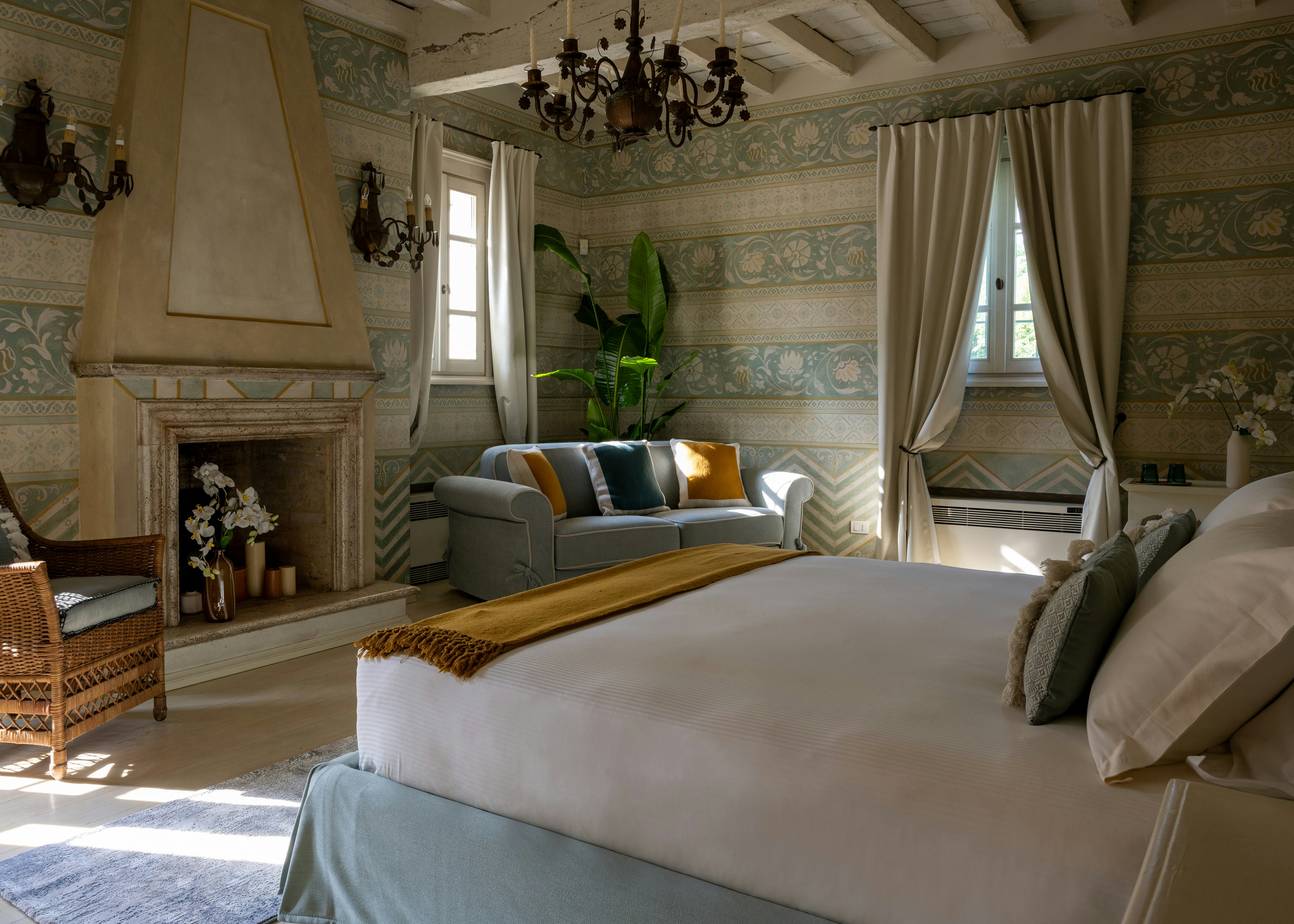 Elizabeth Country House 12/25