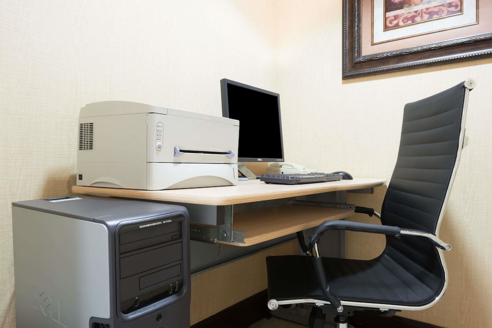 Days Inn & Suites by Wyndham Prattville-Montgomery 37/39