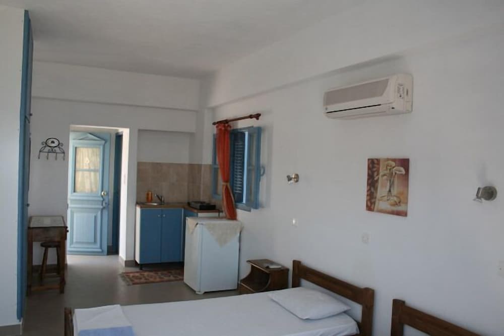 studio, partial sea view