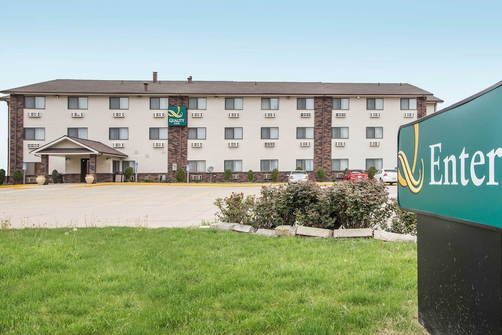 Quality Inn & Suites Bloomington I-55 and I-74 38/39