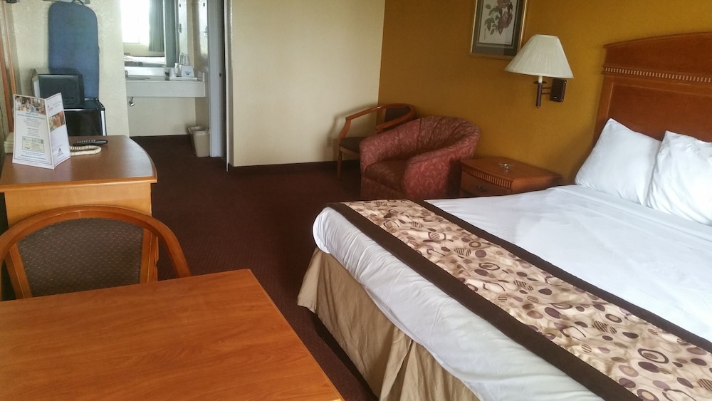 Americas Best Value Inn - Frost Bank Center 15/36