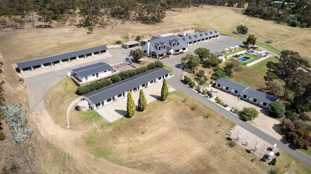 CLARE VALLEY MOTEL 60/62