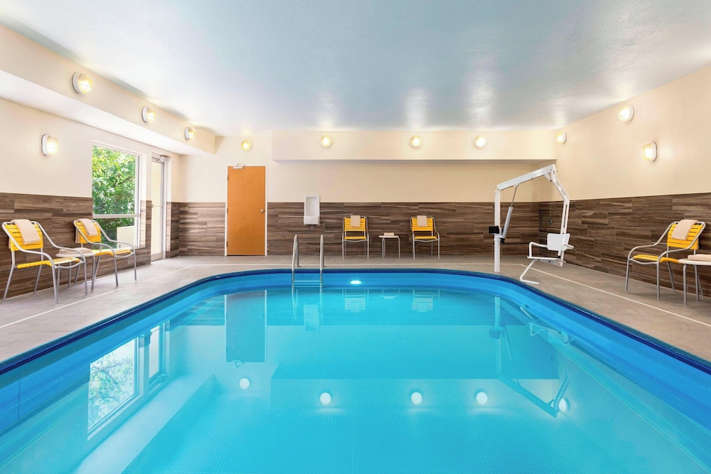 SureStay by Best Western Mount Pleasant Racine 32/61